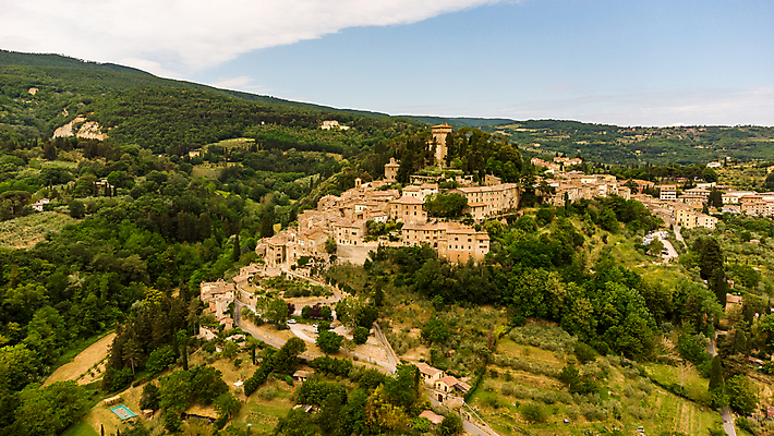 포토 JPG 해외이미지 나무 외관 꽃 유럽 문화 벽 여행 건축양식 벽돌 거리 아파트 주택 사람없음 건물 초록색 여름 도시풍경 햇빛 문 마을 탑 이탈리아 조약돌 바위 도시 중세 역사 보행로 재산 가난 부식 통로 정사각형 좁은 타운 그런지 빈민가 시에나 옛날 콘크리트 토스카나 해외포토 도형 식물 건축물 계절 건축 나라 길 컬러 컨셉 풍경 금융 태양 돌_바위 파일형식 이미지허브