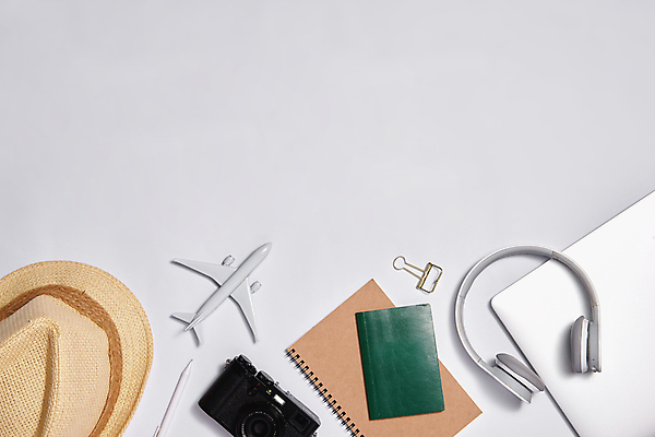 포토 JPG 해외이미지 여행 비행기 실내 사람없음 노트북 볼펜 카메라 헤드폰 흰배경 여권 비행기모형 서류집게 스프링수첩 해외포토 음향기기 백그라운드 항공교통 대중교통 집게 내부 전자제품 펜 모형 다이어리 흰색 파일형식 이미지허브