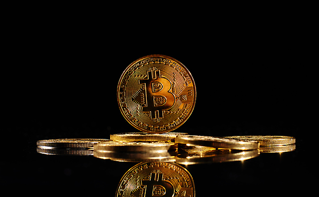 포토 JPG 해외이미지 컨셉 돈 인터넷 사람없음 금융 글로벌 노란색 디지털 동전 검은색 자료 어둠 성장 황금 고급 암호 정상 강의 발굴 심볼 리더 투자 상승 전자 가치 고립 가상 해외포토 컬러 비즈니스 경제 재산 파일형식 이미지허브