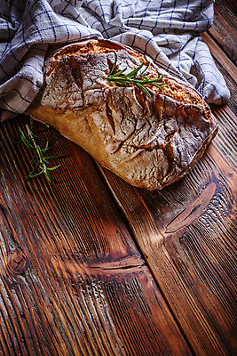 포토 JPG 해외이미지 빵 사람없음 곡물빵 나무배경 해외포토 음식 백그라운드 파일형식 이미지허브