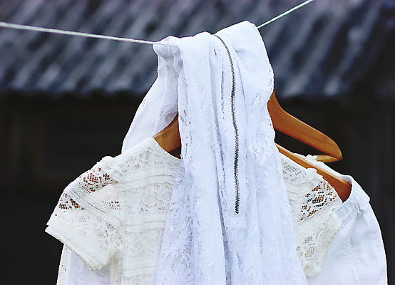 포토 JPG 해외이미지 드레스 옷 선 밧줄 백그라운드 셔츠 가사 자연 하늘 바람 건조 건강 풍경 사람없음 야외 여름 파란색 빛 유행 정원 맑음 흰색 직물 신선 잡기 빨래 속옷 빨랫줄 불기 천 언덕 클립 빨래집게 내추럴 특별함 해외포토 자연요소 계절 줄 컬러 컨셉 상의 모션 날씨 집게 생태계 파일형식 이미지허브