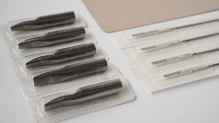 포토 JPG 해외이미지 디자인 선 백그라운드 컨셉 장신구 잉크 건강 사람없음 세트 약 금속 검은색 페인트 장비 총 흰색 공구 바늘 끝 플라스틱 만화 스케치 문신 심볼 오브젝트 그림 윤곽 팩 패키지 주인 고립 노즐 엘리먼트 피어싱 하드웨어 공급 스타일 플랫레이 해외포토 무기 컬러 의학 재질 미술 컴퓨터 화장품 도구 플랫 파일형식 이미지허브