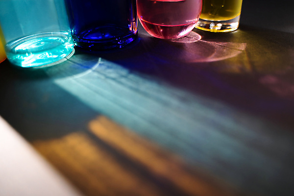 포토 JPG 해외이미지 종이 분홍색 백그라운드 오렌지 재료 유리 유리병 그림자 사람없음 물 파란색 빛 태양 뷰티 반사 노란색 활발 흰색 투명 액체 상품 컨테이너 향수 오브젝트 터키석 카피스페이스 해외포토 자연요소 산업 컬러 컨셉 과일 재질 병_용기 화장품 공백 보석 파일형식 이미지허브