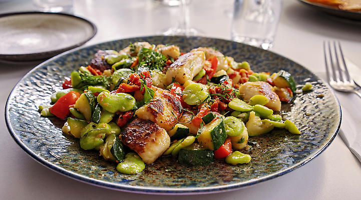 포토 JPG 해외이미지 전통 접시 음식 다이어트 채소 고추 감자 파스타 건강 요리 사람없음 식사 저녁식사 이탈리아 흰색 신선 맛 굽기 허브 준비 유기농 반죽 점심식사 식용 주키니 채식주의자 핸드메이드 홈메이드 맛있는 해외포토 식물 식기 웰빙 유럽 컬러 컨셉 서양음식 구이 채식 만들기 파일형식 이미지허브