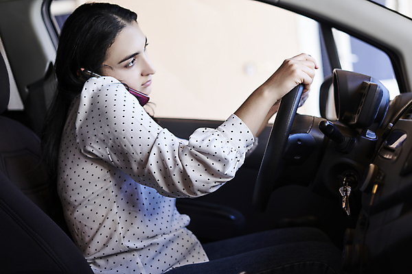 포토 JPG 해외이미지 여자 도로 여행 통신 교통시설 자동차 모바일 세포 실내 대화 한명 스마트폰 핸드폰 외침 운전 운전사 위험 바쁨 부름 다인종 자동 해외포토 직업 1 길 육상교통 교통 컨셉 모션 말하기 사람 인종 내부 전자제품 스마트기기 소리 시설 파일형식 이미지허브