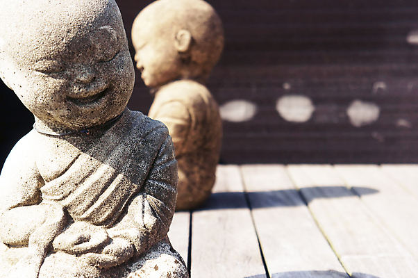 포토 JPG 해외이미지 전통 행복 아시아 종교 문화 선 조각 2 불교 건축양식 휴가 휴식 미술 미소 동양인 인종 사람없음 목재 장식 조각상 숫자 힘 침묵 바위 사찰 화려 보호 승려 쌍둥이 심볼 명상 신성 동쪽 수공예 해외포토 나무 문자 건축 감정 나라 컨셉 재료 가족 종교건축 문화예술 표정 사람 조형물 소리 돌_바위 성직자 공예 방향 파일형식 이미지허브