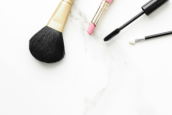 포토 JPG 해외이미지 사람없음 하이앵글 뷰티 화장품 립스틱 화려 고급 오브젝트 흰배경 마스카라 메이크업브러쉬 플랫레이 해외포토 아이섀도브러쉬 뷰포인트 백그라운드 컨셉 흰색 붓 플랫 파일형식 이미지허브