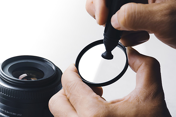 포토 JPG 해외이미지 직업 손 백그라운드 신체 사람 취미 사람없음 펜 카메라 디지털 검은색 장비 과학기술 흰색 공구 잡기 붓 얼룩 기술자 수리 청소 사진사 오브젝트 서비스 예방 먼지 닦기 청소부 DIY 유지 고립 돌봄 자외선 필터 광학 탄소 해외포토 컬러 모션 기술 신체부위 전자제품 필기구 도구 작가 파일형식 이미지허브