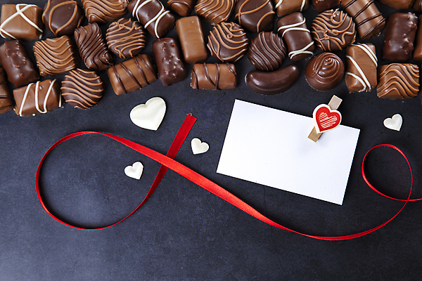 포토 JPG 해외이미지 음식 백그라운드 휴가 디저트 발렌타인데이 사탕 종류 선물 사람없음 상자 갈색 과자 초콜릿 어둠 여러개 기쁨 우유 하트 신용카드 고급 달콤 맛 유혹 설탕 수집 만족 모음 코코아 중독 섞기 해로움 프랄린 어머니의날 맛있는 해외포토 모양 기념일 감정 음료 컬러 다수 컨셉 데이이벤트 유제품 금융 미국문화 파일형식 이미지허브