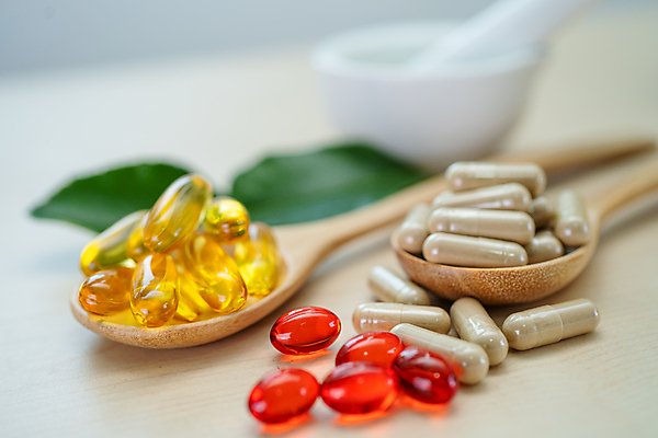 포토 JPG 해외이미지 건강 사람없음 알약 약 숟가락 허브 유기농 절구 절구방아 해외포토 식물 웰빙 의학 수저 도구 파일형식 이미지허브