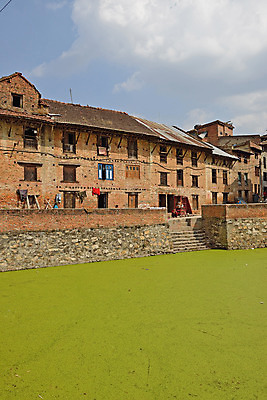 포토 JPG 해외이미지 전통 옷 아시아 벽 여행 건축양식 주택 사람 동양인 풍경 사람없음 건물 물 세계 마을 계곡 성장 시골 연못 도시 역사 가난 네팔 타운 산악지대 인구 히말라야 많음 해외포토 자연요소 건축물 건축 나라 컨셉 산 인종 파일형식 산맥 이미지허브