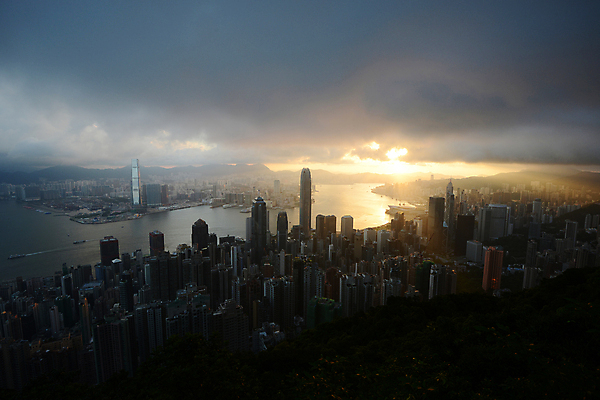 포토 JPG 해외이미지 아시아 섬 비즈니스 건축양식 하늘 아침 산 풍경 사람없음 건물 금융 도시풍경 일출 항구 고층빌딩 중국 새벽 광선 도시 도심 장면 홍콩 스카이라인 절정 해외포토 주간 자연요소 건축물 건축 나라 교통시설 빌딩 경제 노을 파일형식 이미지허브