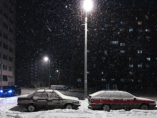 포토 JPG 해외이미지 도로 여행 겨울 건축양식 자동차 거리 사람없음 도시풍경 흰색 등불 램프 도시 야간 저녁 러시아 폭풍 타운 눈보라 러시아인 해외포토 자연요소 서양인 계절 건축 유럽 길 육상교통 컬러 교통시설 날씨 조명 눈_날씨 풍경 파일형식 이미지허브