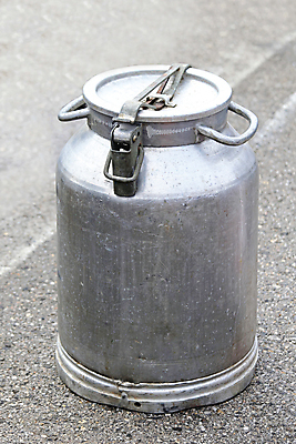 포토 JPG 해외이미지 음료 음식 사람없음 농장 금속 수확 컨테이너 복고 알루미늄 해외포토 산업 농업 재질 파일형식 이미지허브