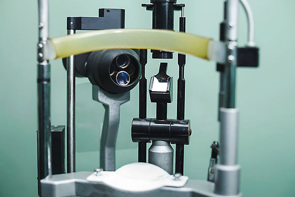 포토 JPG 해외이미지 직업 산업 얼굴 과학 컨셉 해부 건강 사람없음 치료 가로 머리 기계 장비 시험 질병 측정 시력 비전 안과 시력검사 돌봄 광학 검안사 해외포토 교육 의학 모션 병원 신체부위 검사_조사 파일형식 안경사 이미지허브