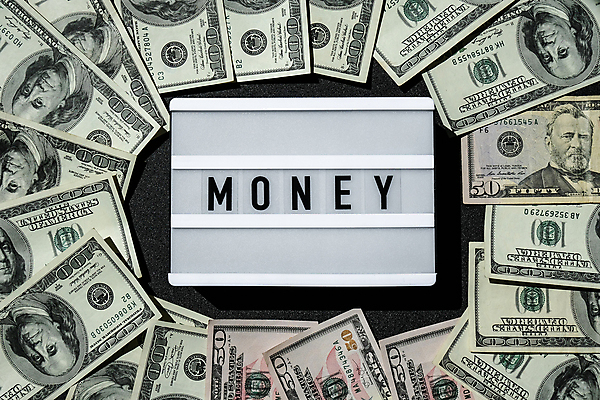 포토 JPG 해외이미지 지폐 돈 검은배경 실내 사람없음 하이앵글 달러 라이트박스 해외포토 뷰포인트 백그라운드 내부 검은색 재산 파일형식 이미지허브