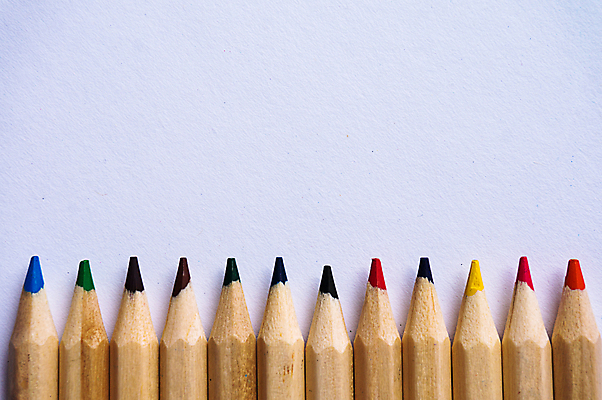 포토 JPG 해외이미지 디자인 교육 종이 백그라운드 컨셉 비즈니스 학교 탁자 창조 미술 사람없음 목재 파란색 컬러풀 사무실 연필 펜 갈색 노란색 우주 쪽지 공책 공백 장비 흰색 업무 그리기 메시지 정상 책상 오브젝트 그림 질감 문서 크레파스 예술가 페이지 시트 패드 고립 해외포토 나무 컬러 가구 재료 모션 문화예술 문구용품 학용품 필기구 작업 파일형식 이미지허브