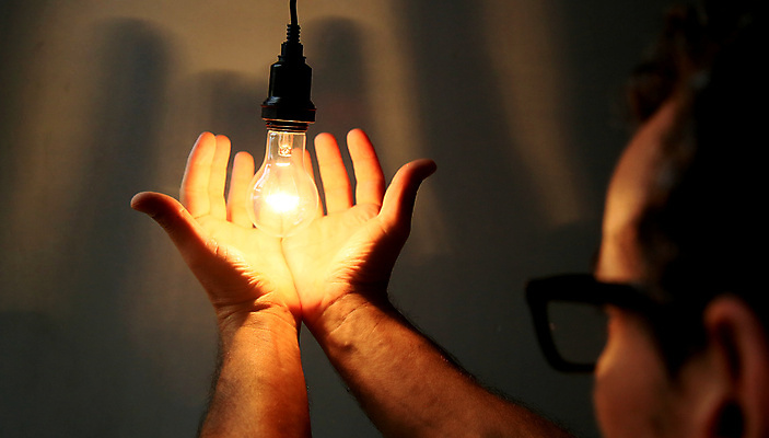 포토 JPG 해외이미지 디자인 컨셉 전구 유리 조명 아이디어 창조 사람없음 빛 힘 에너지 수확 램프 투명 오브젝트 백열등 복고 빛망울 광 수력발전 필라멘트 스타일 해외포토 농업 재질 발전 수력에너지 파일형식 이미지허브