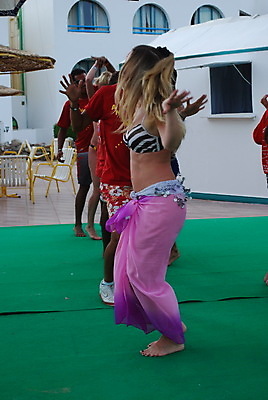 포토 JPG 해외이미지 여자 분홍색 신체 관리 한명 미소 춤 직물 해외포토 1 컬러 문화예술 표정 사람 파일형식 이미지허브