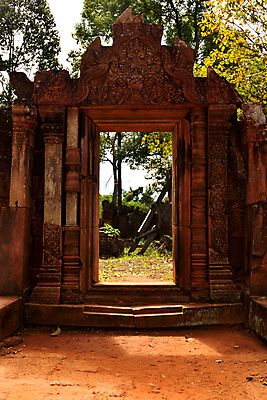 포토 JPG 해외이미지 나무 전통 아시아 종교 문화 벽 조각 여행 불교 건축양식 벽돌 동양인 사람없음 조각상 여행객 탑 사찰 역사 재산 숲 폐허 캄보디아 고고학 무도회 옛날 해외포토 식물 건축물 교육 건축 나라 종교건축 사람 인종 금융 조형물 파일형식 이미지허브