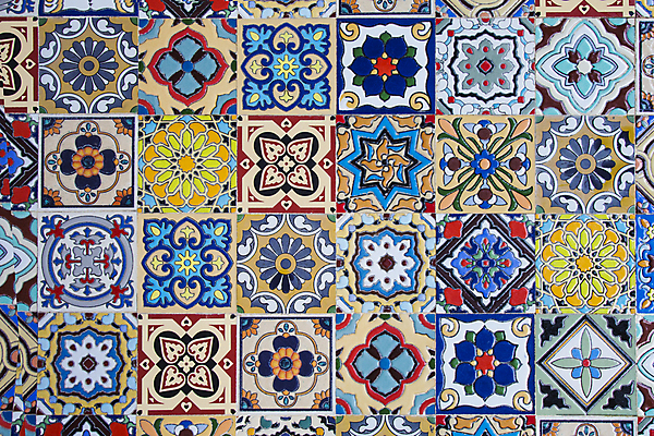 포토 JPG 해외이미지 전통 디자인 외관 벽 꽃무늬 패턴 일러스트 건축양식 추상 바닥 미술 사람없음 건물 장식 컬러풀 도자기 화려 이슬람교 포르투갈 타일 묘사 그림 질감 정사각형 심플 모자이크 모음 기하학 모로코 수공예 리스본 아랍어 엘리먼트 옛날 해외일러스트 도형 건축물 건축 꽃 유럽 종교 컬러 컨셉 무늬 아프리카 문화예술 한글 공예 파일형식 이미지허브