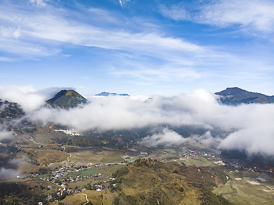 포토 JPG 해외이미지 나무 식물 구름 공원 꽃 아시아 여행 백그라운드 농업 자연 하늘 호텔 산 동양인 풍경 사람없음 야외 초록색 여름 파란색 문 마을 환경 정원 계곡 안개 발코니 시골 숲 언덕 베트남 내추럴 뿌연 절정 해외포토 자연요소 계절 공공시설 나라 산업 컬러 숙소 날씨 인종 동남아시아 생태계 파일형식 이미지허브