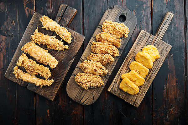 포토 JPG 해외이미지 실내 사람없음 하이앵글 치킨 프라이드치킨 나무도마 치킨너겟 나무배경 텐더 해외포토 음식 뷰포인트 백그라운드 도마 내부 목재 닭고기요리 파일형식 이미지허브