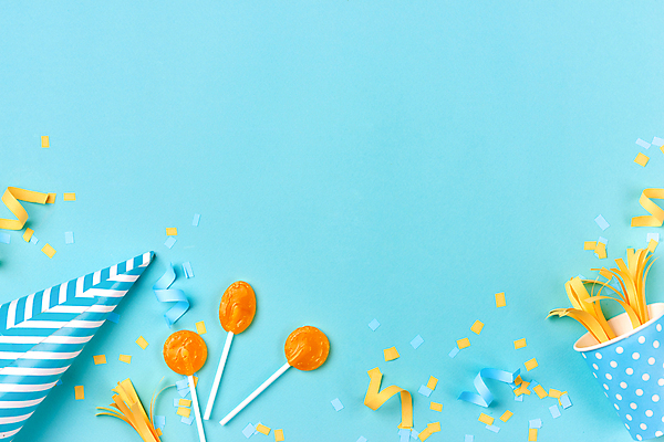 포토 JPG 해외이미지 리본 실내 막대사탕 사람없음 하이앵글 파티 축하 생일 즐거움 파란배경 꽃가루 카피스페이스 해외포토 기념일 감정 뷰포인트 백그라운드 컨셉 사탕 이벤트 내부 파란색 공백 가루 파일형식 이미지허브