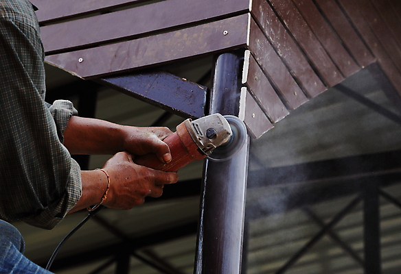 포토 JPG 해외이미지 직업 손 산업 탁자 노동자 사람없음 목재 금속 힘 기계 장비 공구 업무 바퀴 원형 칼날 가장자리 위험 자르기 목수 날카로움 목공예 그라인더 갈기 철강 톱밥 해외포토 도형 나무 가구 컨셉 재료 모션 재질 신체부위 도구 작업 둘레 가루 공예 커피용품 파일형식 이미지허브