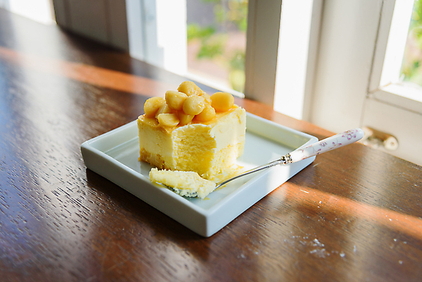 포토 JPG 해외이미지 직업 접시 커피 음식 조각 오렌지 과일 디저트 치즈 샌드위치 사람없음 컵 노란색 케이크 보라색 희망 주스 견과류 껍질 흰색 신선 달콤 잼 설탕 크림 젤리 무스 페스츄리 맛있는 해외포토 식기 감정 음료 빵 컬러 유제품 소스_음식 맛 파일형식 이미지허브