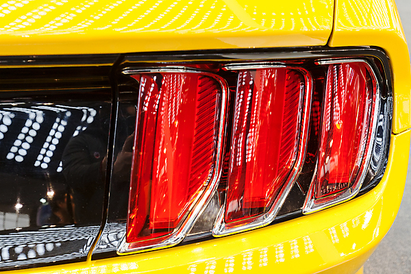 포토 JPG 해외이미지 모델 디자인 도로 부분 교통시설 자동차 새로움 사람없음 빨간색 빛 금속 장비 운전 오토바이 램프 고급 브레이크 묘사 꼬리 잡종 자동 스타일 주도 해외포토 길 육상교통 컬러 교통 컨셉 모션 재질 조명 바이크 예절 시설 파일형식 이미지허브