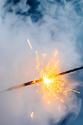 포토 JPG 해외이미지 폭죽 불꽃놀이 사람없음 빛 반짝임 축하 연기 연소 스파클라 해외포토 컨셉 모션 놀이 파일형식 이미지허브