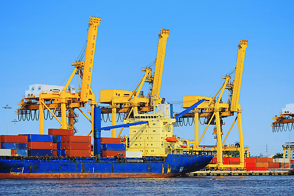 포토 JPG 해외이미지 산업 바다 비즈니스 교통시설 항해 사람없음 항구 기계 트럭 화물 컨테이너 기중기 무역 함선 상업 수납 짐차 포트 부둣가 로딩 수입 터미널 해외포토 교통 배_교통 자동차 운송업 중장비 시설 파일형식 이미지허브