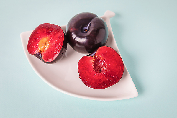 포토 JPG 해외이미지 식물 계절 열매 음식 조각 다이어트 과일 부분 자연 디저트 건강 3 사람없음 빨간색 보라색 검은색 신선 원형 달콤 맛 매끈함 큼 제비꽃 유기농 광택 자두 건강식 숙성 맛있는 해외포토 도형 웰빙 꽃 컬러 컨셉 감각 크기 생태계 파일형식 이미지허브