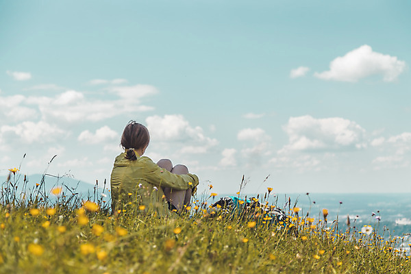 포토 JPG 해외이미지 유럽 여행 밭 자연 하늘 휴가 휴식 산 국립공원 한명 앉기 야외 운동 봄 트래킹 하이킹 낭만 자유 시골 도시 오스트리아 장면 잘츠부르크 해외포토 1 계절 공원 나라 컨셉 농업 모션 레저 건강 사람 생태계 파일형식 이미지허브