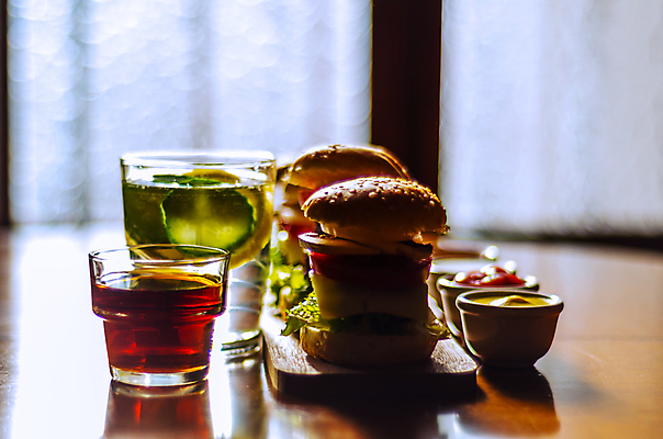 포토 JPG 해외이미지 접시 음식 다이어트 토마토 채소 양파 패스트푸드 육류 요리 이벤트 사람없음 목재 파티 요식업 식당 식사 저녁식사 치킨 소고기 햄버거 맛 그릴 상추 작음 케첩 굽기 머스터드 준비 유기농 깨 점심식사 미니 뷔페 식품점 전문 해로움 해외포토 나무 식기 웰빙 산업 컨셉 식재료 재료 주방용품 건강 상점 조미료 소스_음식 인스턴트 크기 구이 닭고기요리 파일형식 이미지허브