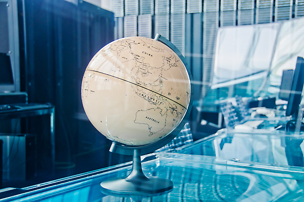 포토 JPG 해외이미지 모양 디자인 교육 지구 과학 여행 지도 비즈니스 통신 항해 사람없음 장식 파란색 컴퓨터 세계 글로벌 사무실 지구본 환경 디지털 자료 행성 수확 골동품 원형 역사 도서관 계획 연결 심볼 오브젝트 대륙 복고 온라인 반구 전자상거래 여의주 지구의날 지리 네트워킹 해외포토 도형 기념일 컬러 컨셉 농업 배_교통 전자제품 우주 네트워크 파일형식 이미지허브