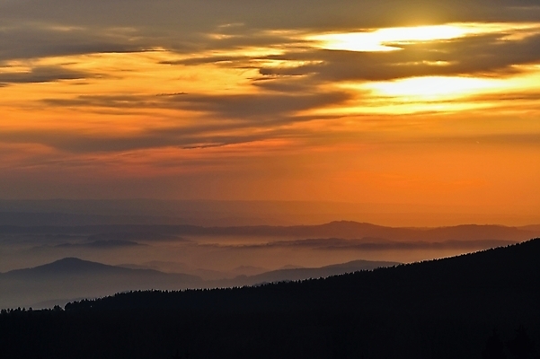 포토 JPG 해외이미지 공원 여행 백그라운드 자연 벽지 하늘 아침 날씨 산 사람없음 야외 빛 컬러풀 햇빛 태양 평화 일출 환경 맑음 침묵 황혼 일몰 새벽 안개 저녁 숲 언덕 장면 체코 천국 내추럴 생태학 절정 수평선 해외포토 주간 자연요소 공공시설 교육 유럽 컬러 컨셉 노을 소리 야간 생태계 파일형식 이미지허브