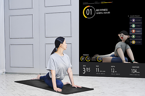 JPG 전신 편집이미지 응시 여자 40대 중년 거실 요가 중년라이프 3D캐릭터 정보기술 두명 옆모습 운동 스크린 스트레칭 한국인 매트 자기관리 여자만 비둘기자세 홈트레이닝 집콕 홈요가 영포티 AI_인공지능 편집실사 캐릭터 라이프스타일 웰빙 시선 뷰포인트 기술 건강 사람 동양인 성인 요가자세 CG 신조어 파일형식 앳홈라이프