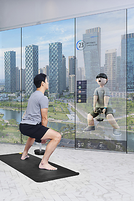 전신 PSD 편집 편집이미지 남자 40대 중년 거실 창문 중년라이프 3D캐릭터 정보기술 들기 빌딩 두명 뒷모습 운동 3D 스크린 아령 한국인 매트 도시 웨이트트레이닝 디지털합성 자기관리 허벅지운동 남자만 스쿼트 홈트레이닝 집콕 영포티 AI_인공지능 이미지편집 편집3D 캐릭터 라이프스타일 뷰포인트 모션 기술 건강 사람 동양인 성인 건물 신조어 파일형식 운동자세 앳홈라이프