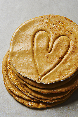 포토 JPG 스튜디오촬영 한국문화 회색배경 실내 근접촬영 사람없음 유행 쌓기 과자 하트 달콤 추억 복고 군것질 달고나 불량식품 뽑기 국내포토 모양 동양문화 뷰포인트 백그라운드 컨셉 모션 디저트 한국 내부 회색 맛 파일형식