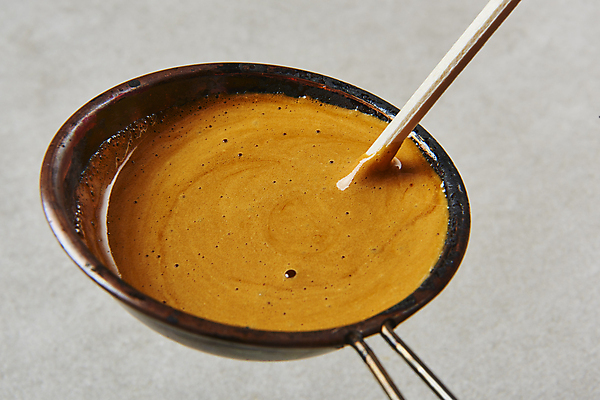 포토 JPG 스튜디오촬영 한국문화 회색배경 실내 근접촬영 사람없음 유행 과자 달콤 추억 국자 복고 만들기 군것질 나무젓가락 달고나 불량식품 뽑기 젓기 국내포토 동양문화 뷰포인트 백그라운드 컨셉 젓가락 모션 주방용품 디저트 한국 내부 회색 맛 파일형식