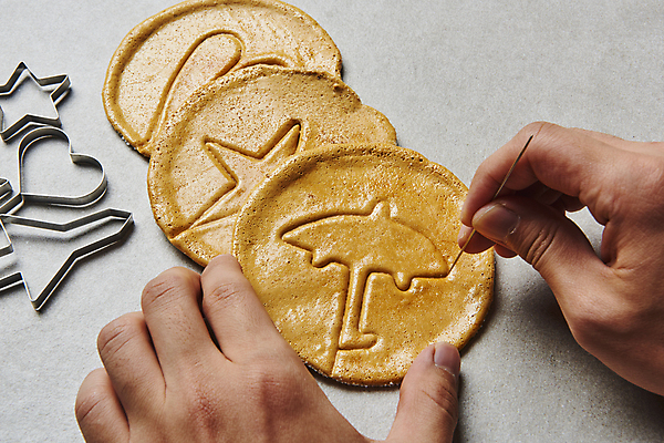 포토 JPG 스튜디오촬영 모양 한국문화 손 별 우산 회색배경 실내 틀 들기 신체부위 유행 과자 하트 잡기 바늘 달콤 추억 우주선 복고 군것질 찌르기 달고나 불량식품 뽑기 국내포토 자연요소 동양문화 백그라운드 컨셉 모션 디저트 한국 사람 내부 우주 회색 도구 맛 파일형식