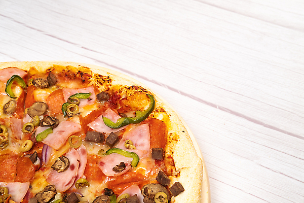 포토 JPG 해외이미지 패스트푸드 실내 사람없음 흰배경 나무받침 콤비네이션피자 카피스페이스 나무배경 해외포토 백그라운드 피자 내부 목재 공백 흰색 인스턴트 받침대 파일형식 이미지허브