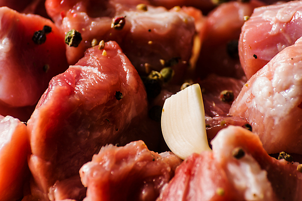 포토 JPG 해외이미지 음식 조각 백그라운드 부분 양파 마늘 육류 돼지고기 요리 사람없음 목재 주방 저녁식사 흰색 시골 신선 돼지 고명 조미료 자르기 먹기 허브 향신료 묘사 준비 유기농 날것 심플 서빙 소금 레시피 후추 덩어리 단백질 무료 생식 정육점 해외포토 나무 식물 웰빙 컬러 채소 식재료 재료 포유류 모션 상점 식사 영양소 향미료 파일형식 이미지허브