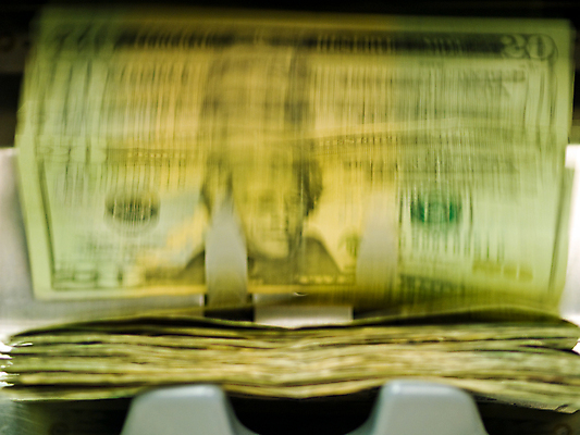 포토 JPG 해외이미지 종이 백그라운드 돈 비즈니스 사람없음 초록색 금융 파란색 숫자 세일 달러 기계 장비 재산 구매 소프트포커스 계산대 서비스 속도 보안 전자 결제 파산 빚 방법 블러 세금 체크아웃 카운트 터미널 해외포토 문자 컬러 촬영기법 안전 경제 쇼핑 파일형식 이미지허브