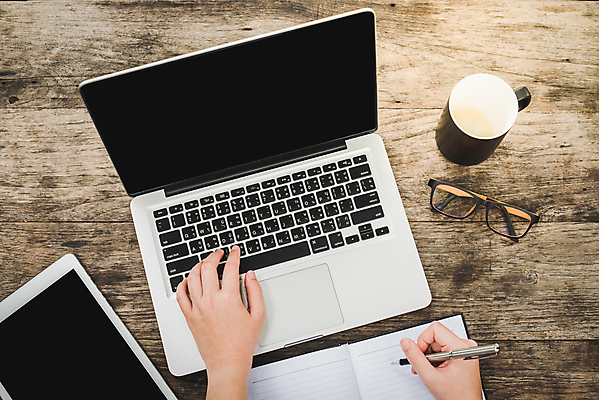 포토 JPG 해외이미지 직업 디자인 여자 교육 종이 음료 백그라운드 컨셉 인터넷 비즈니스 통신 탁자 주택 직장 사람 사람없음 목재 컵 노트북 스마트폰 핸드폰 컴퓨터 사무실 디지털 자료 에너지 정보 키보드 업무 체험 종업원 책상 문서 전자 시트 서류판 소셜 플랫레이 해외포토 나무 식기 가구 회사 재료 건물 전자제품 스마트기기 사무용품 작업 플랫 파일형식 이미지허브