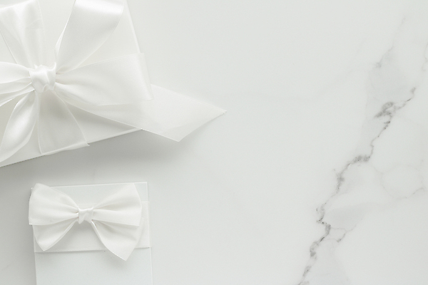 포토 JPG 해외이미지 리본 포장 사람없음 선물상자 흰색 오브젝트 대리석 해외포토 컬러 재료 선물 상자 파일형식 이미지허브