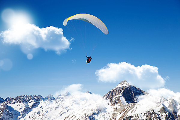 포토 JPG 해외이미지 주간 남자 하늘 매달리기 한명 사람 성인 야외 비행 자신감 낙하산 패러글라이딩 글라이더 성인남자한명만 해외포토 자연요소 1 감정 스포츠 모션 남자한명만 성인남자만 파일형식 이미지허브