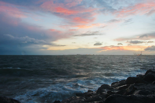 포토 JPG 해외이미지 호수 파도 바다 여행 백그라운드 자연 하늘 휴가 사람없음 야외 물 파란색 빛 컬러풀 태양 반사 항구 황혼 일몰 새벽 호주 야간 저녁 방파제 장면 멜버른 콘크리트 수평선 해외포토 자연요소 공공시설 컬러 교통시설 노을 오세아니아 생태계 파일형식 이미지허브